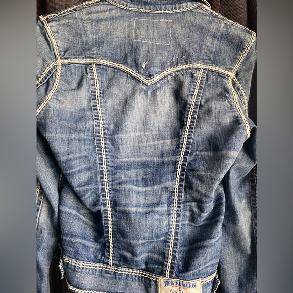 True Religion jean jacket. Classic white stitching. Distressed, blue size small - Picture 8 of 11